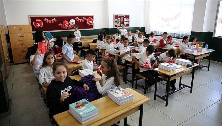 yeni-okul-kiyafetleri-nasil-olacak-ayrintilar-belli-oldu-xm94M943.jpg