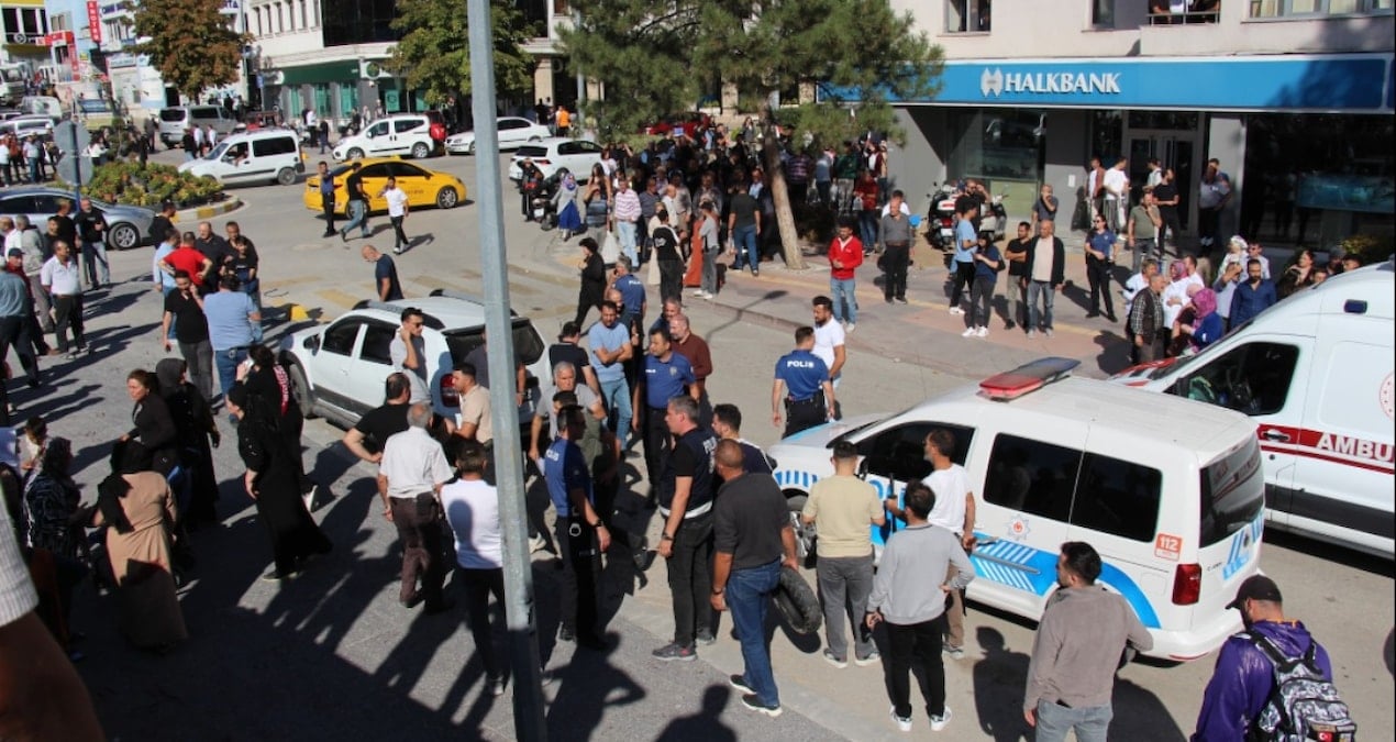 cankirida bicakli sopali kavga yaralilar var lcX6dubE