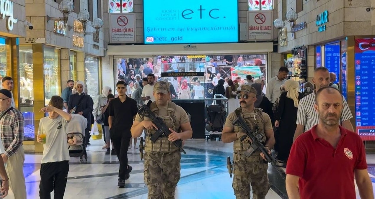 emniyet apar topar harekete gecti ozel harekat kapalicarsida nobete basladi OqcBUvFx