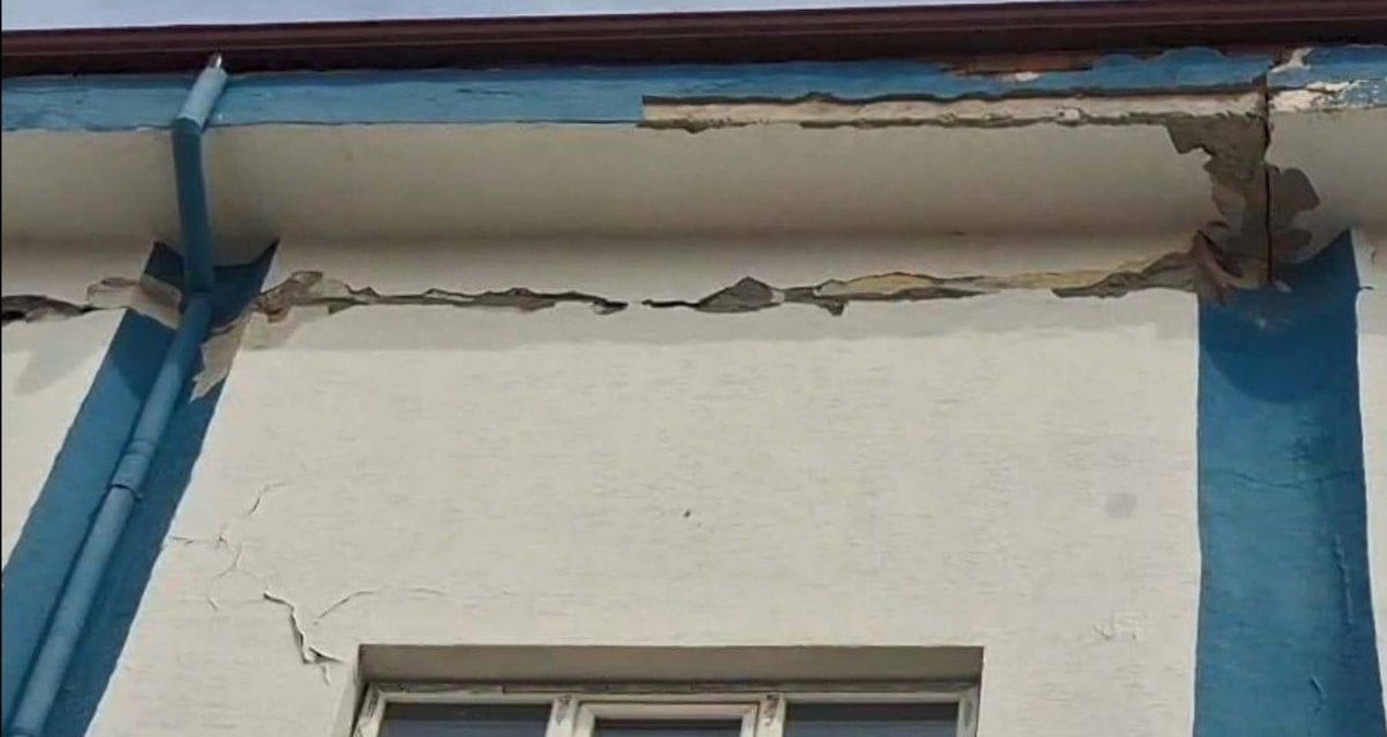 kutahya simav depremi sonrasi belediye binasinda hasar meydana geldi rSTyVDxx