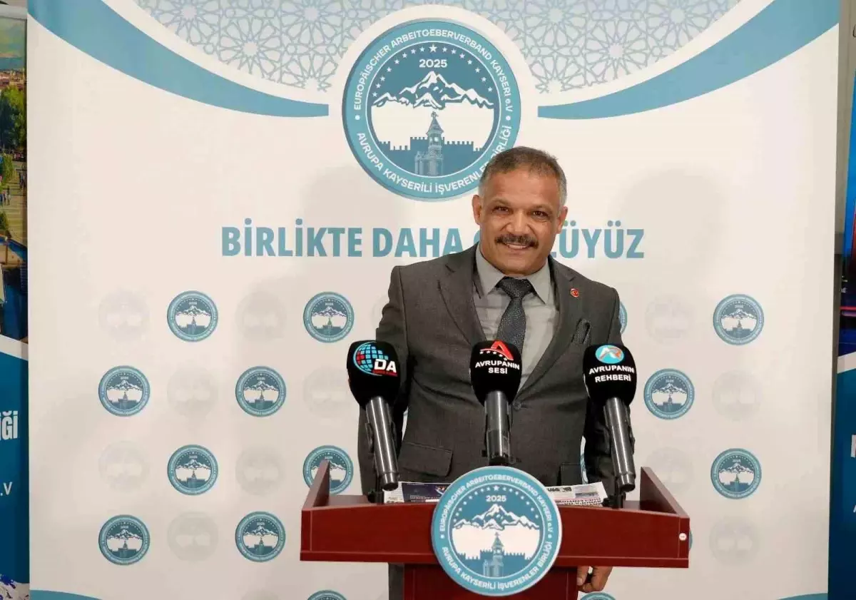 ali hizar baki ersoyun kayserispora destegi takdire sayan KYdXUTmD.jpg