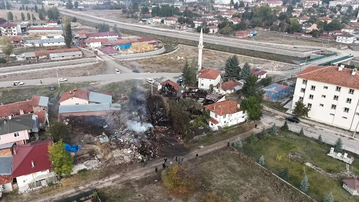 cerkeste yangin 3 ev ve 4 samanlik yandi ehQwiOBF.jpg