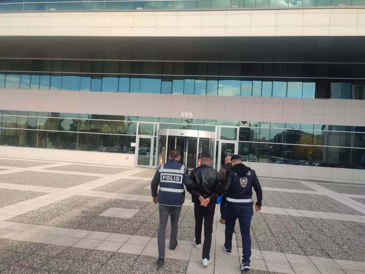 dedesinin evindeki esyalari calan genc tutuklandi MkpMCtGX.jpg