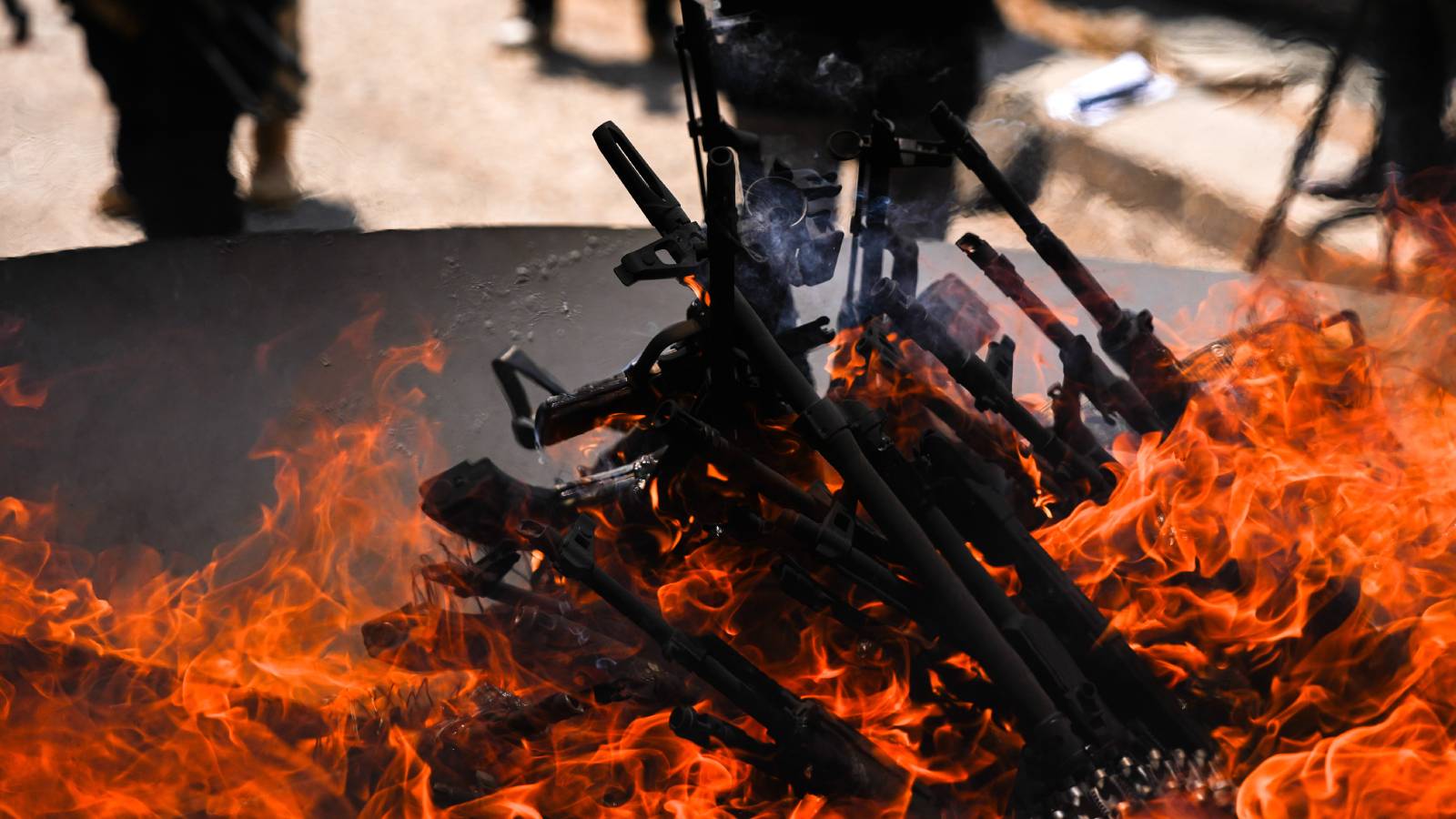 dem parti pm toplantisinin sonuc bildirgesinde surec vurgusu ulkenin gelecegini silahlarin golgesi degil halkin ortak iradesi belirleyecek rcq9nMn1.jpg