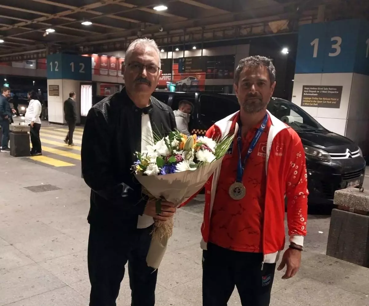 eskisehirli erkan balk ile milli takim dunya sampiyonu oldu 6d56YeBl.jpg