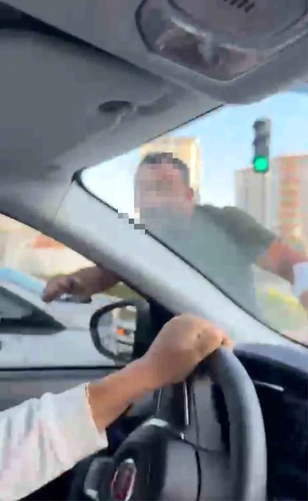 kayseride trafikte kadinlara saldiri w9g5OiLN