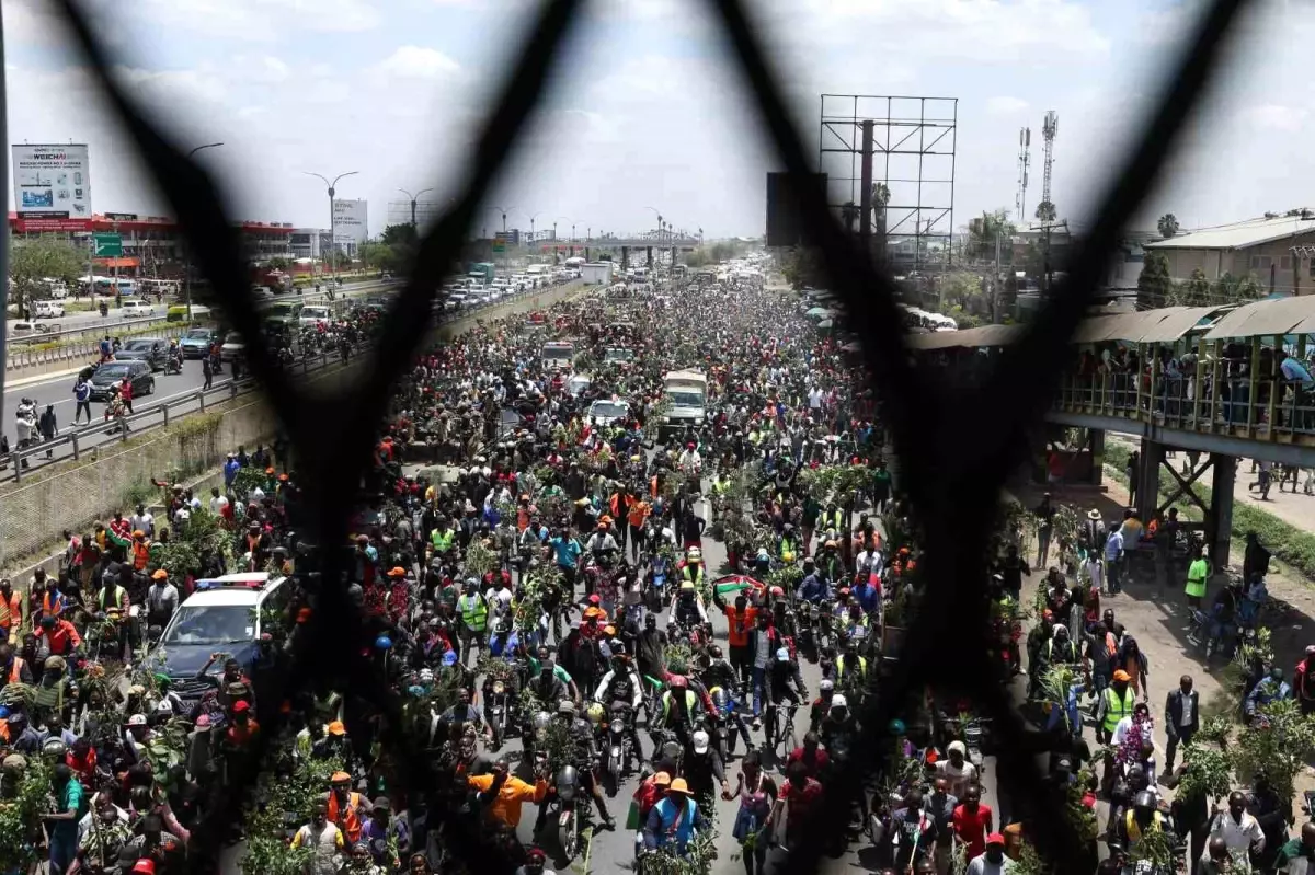 kenyada odinganin cenaze torenine polis mudahalesi 2eRwRjFH.jpg
