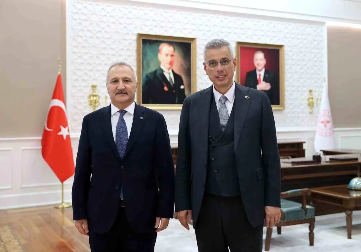 mhpden saglik bakanina ziyaret KIAtvG5X.jpg