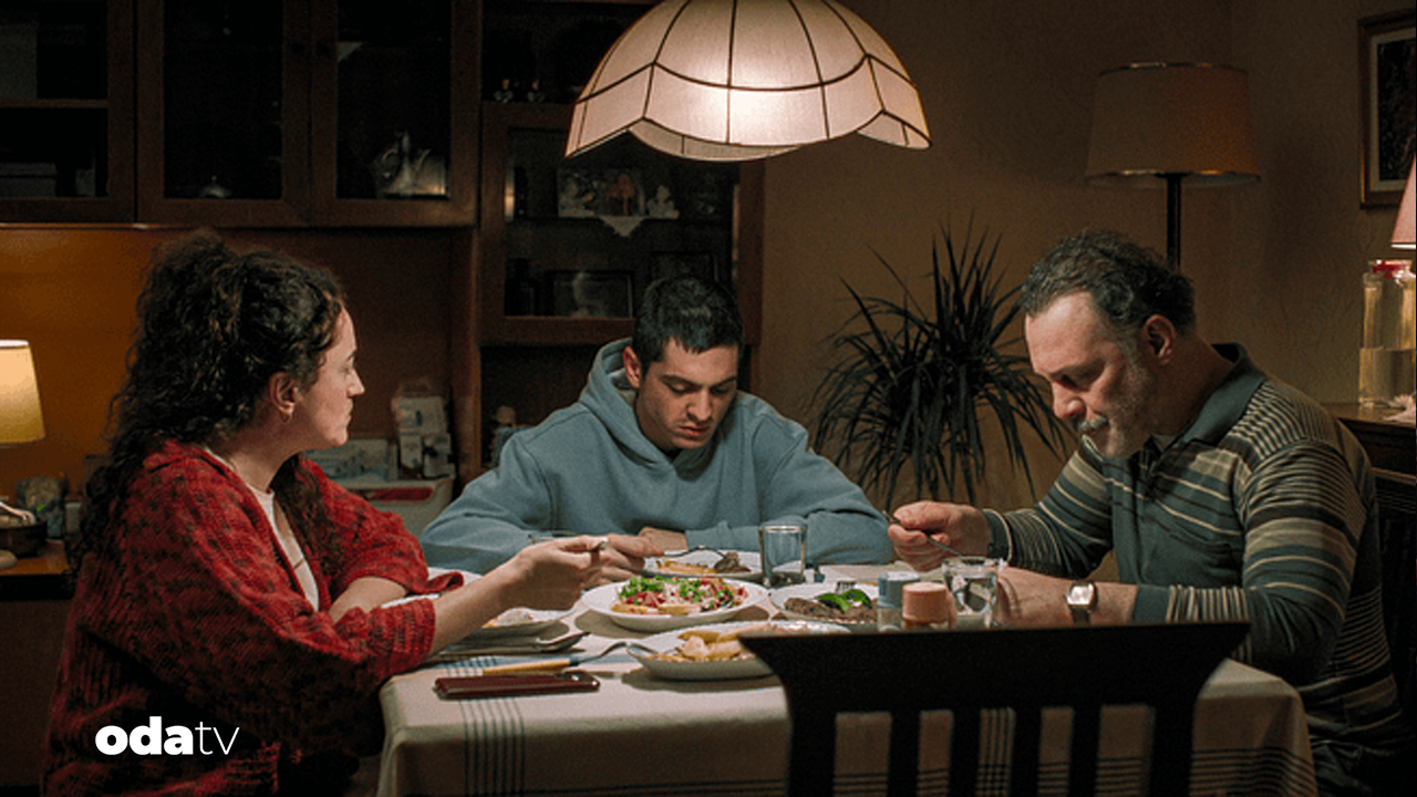 turk yunan ortak yapimi bir arada yalniz tallinnde promiyer yapacak TZOAB4da.png