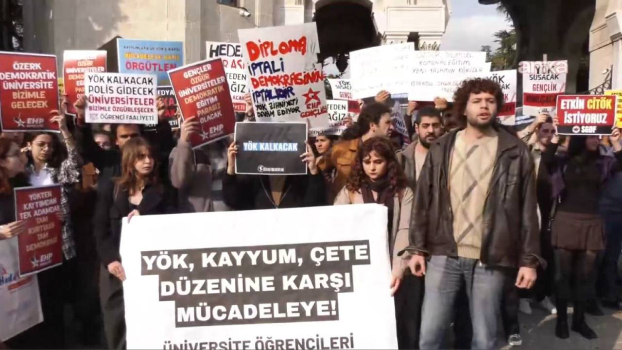 universite ogrencilerinden beyazit meydaninda yok protestosu CYMviBFs.jpg