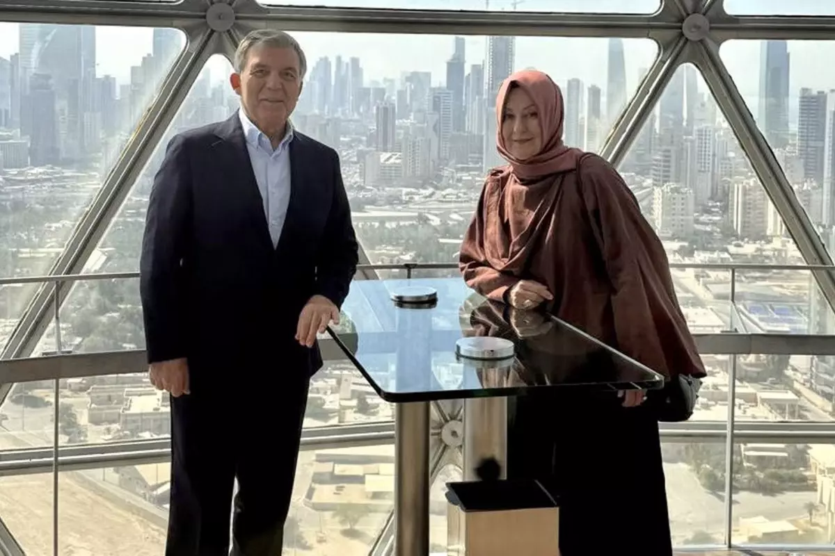 uzun suredir ortalarda yoklardi abdullah gul ve esi bakin nerede goruntulendi UVEysnux.jpg