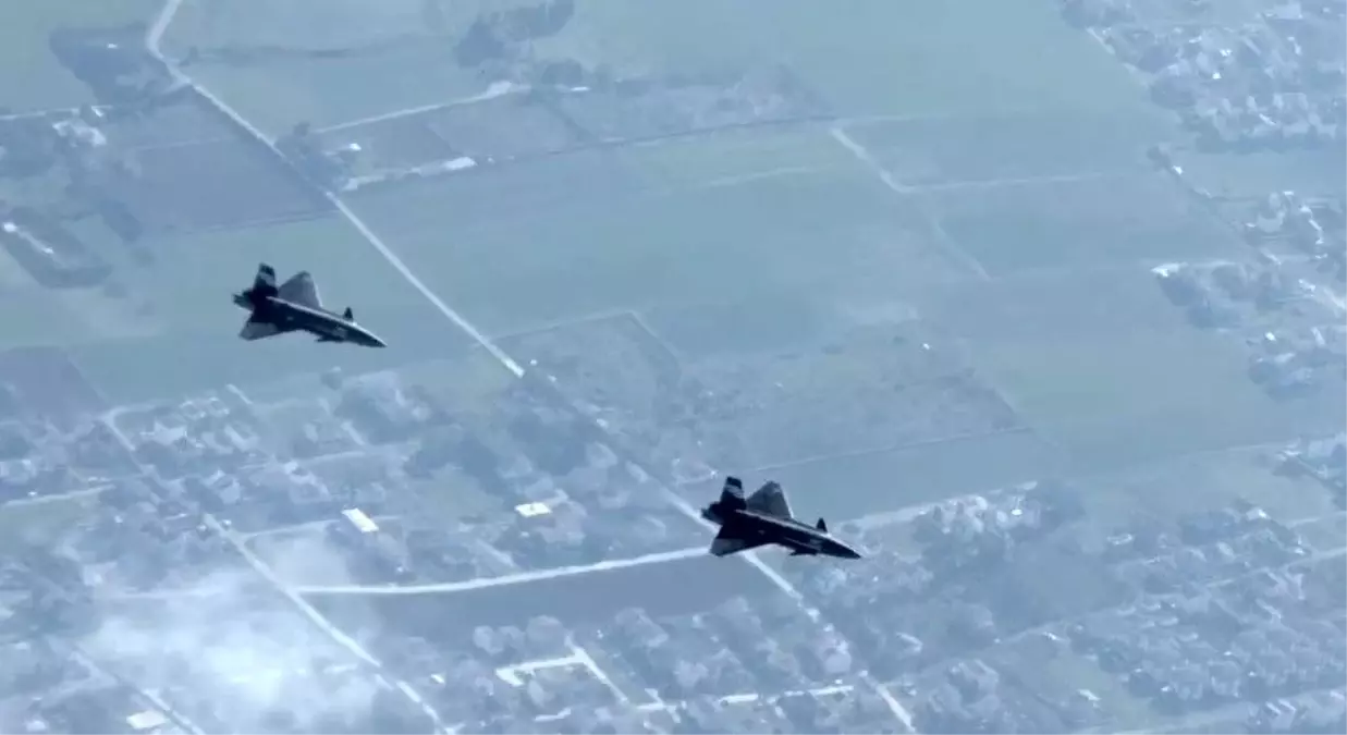 Bayraktar KIZILELMA’dan akıllı filo otonomisi ile kol uçuşu