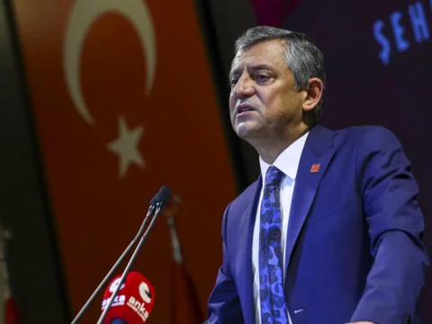 Özgür Özel, Türkan Saylan’ı Anarak Onun Mirasını Yaşatacaklarını Vurguladı